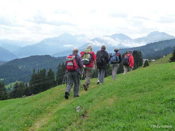 P10594c-Fünf-Wanderinnen